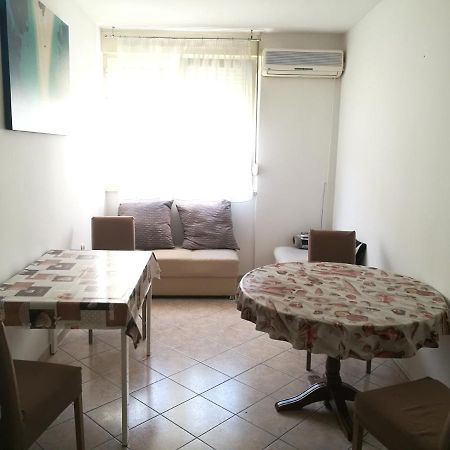 Nice And Cozy Two Single Bed Room Split Buitenkant foto