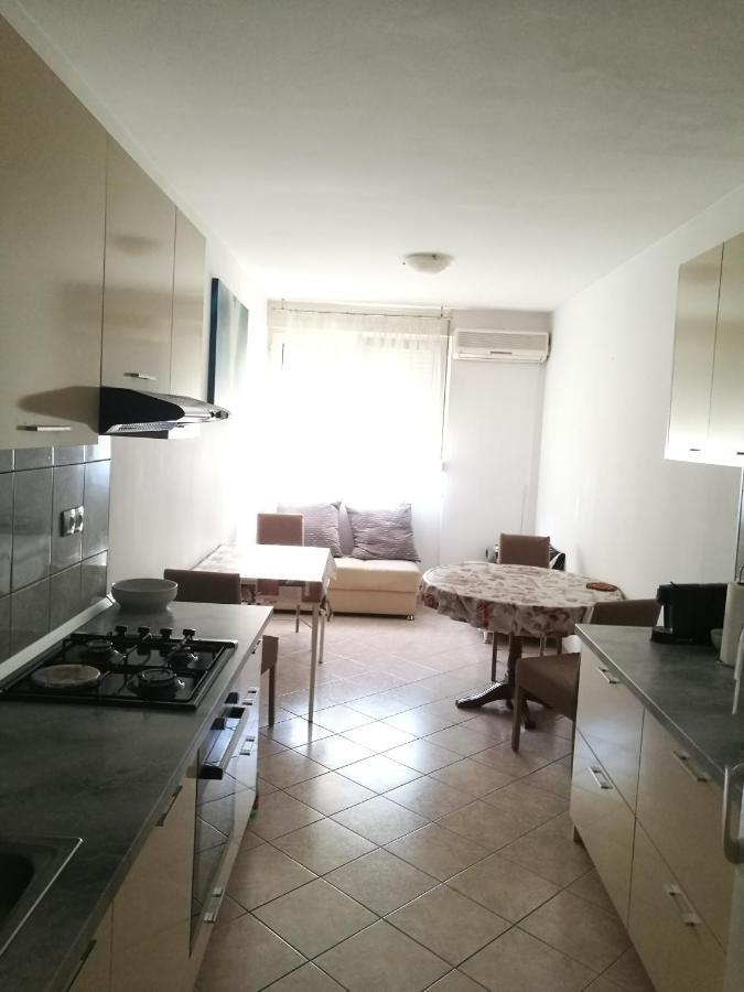 Nice And Cozy Two Single Bed Room Split Buitenkant foto