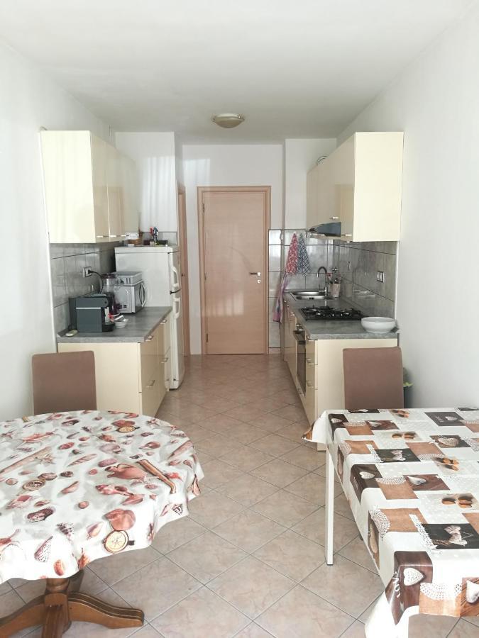 Nice And Cozy Two Single Bed Room Split Buitenkant foto