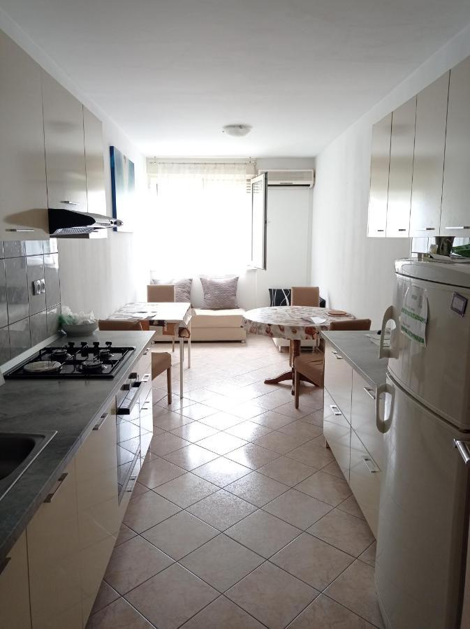Nice And Cozy Two Single Bed Room Split Buitenkant foto